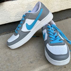 Nike women size 7 shoes,